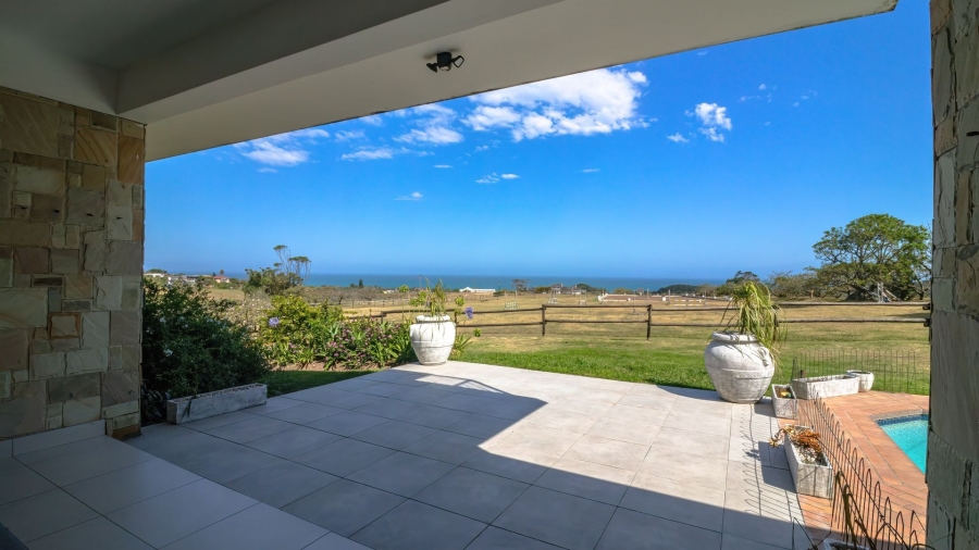 5 Bedroom Property for Sale in Sunrise On Sea Eastern Cape